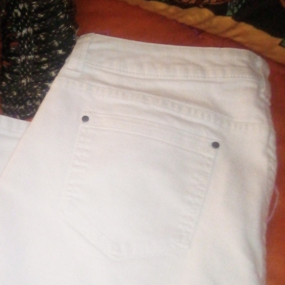 Ladies Chico Jeans - Picture 4 of 7